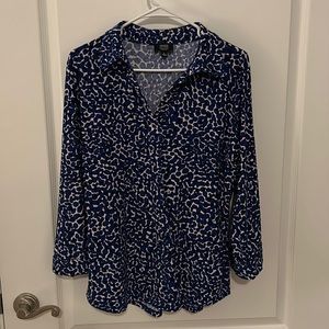 Jones New York three-quarter length sleeve blouse. Size large.